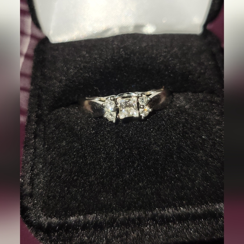 Size 6 white gold princess cut 1/4k engagement ring and ring enhancer